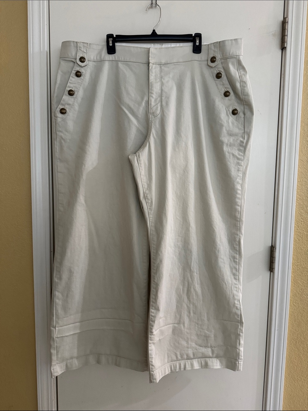 Women's Cream Button-Trim Wide Leg Jeans - 22W
